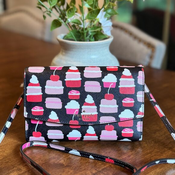 Kate Spade Laurel Way Winni Crossbody Wallet - Mini Pastries Cupcakes - Picture 1 of 5